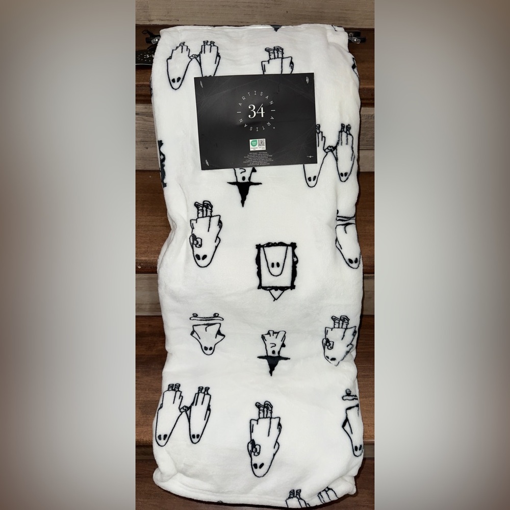 Cute 🥰 White & Black Halloween Ghost 👻 VELVET PLUSH THROW Blanket 50” x 70”